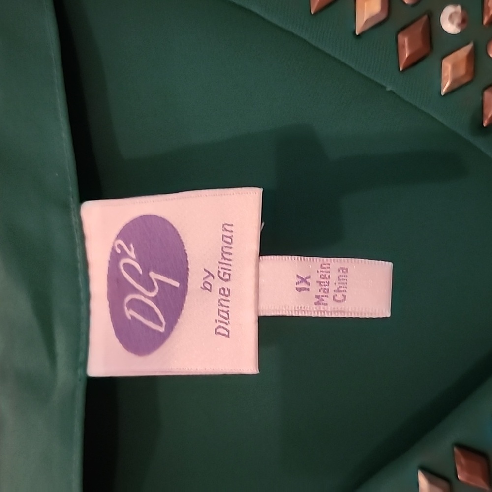 Woman plus size Jewel blouse 1x material is very snug across chest area - Picture 2 of 2